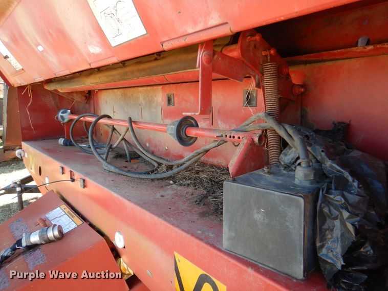 image for item DL6846 1993 New Holland 640  round baler