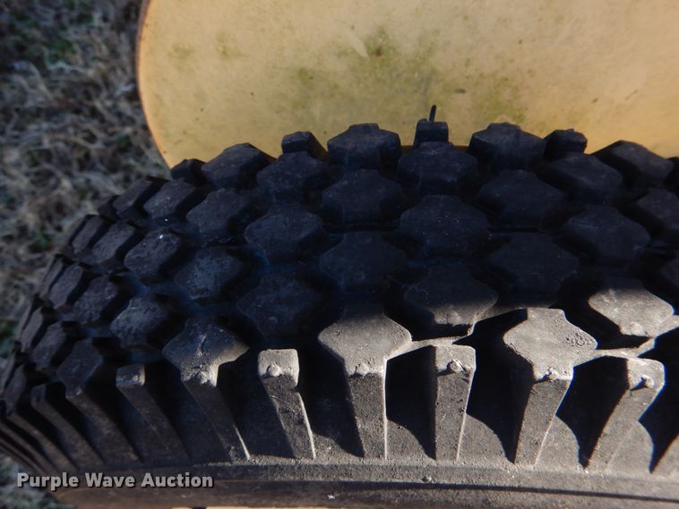 image for item DL6846 1993 New Holland 640  round baler