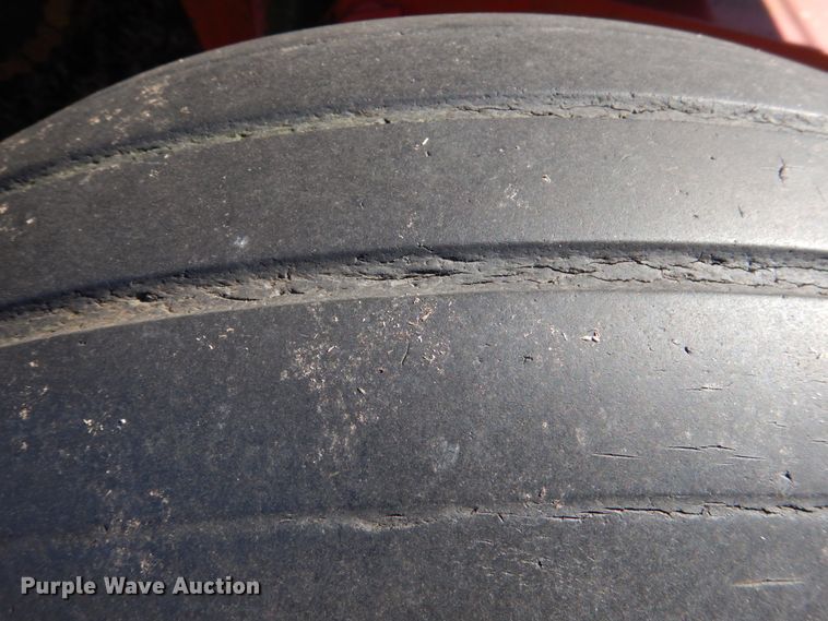 image for item DL6846 1993 New Holland 640  round baler