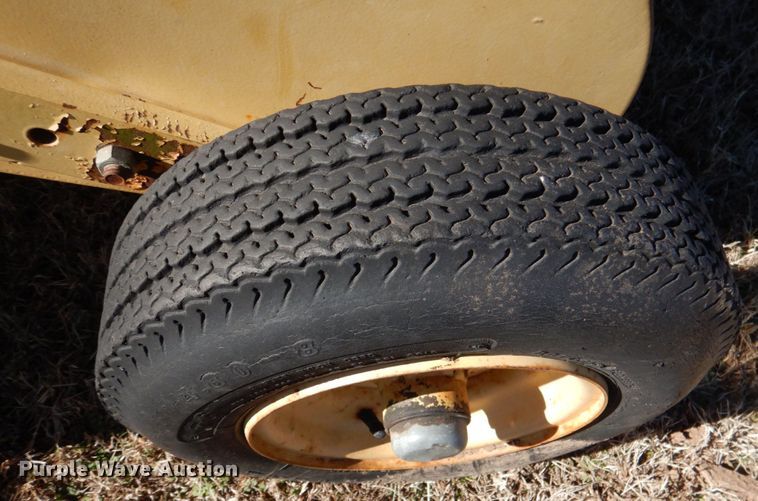 image for item DL6846 1993 New Holland 640  round baler