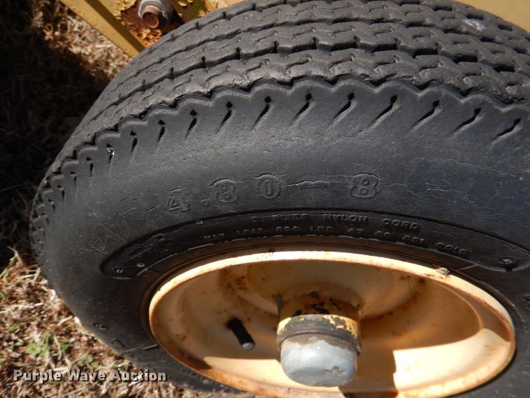 image for item DL6846 1993 New Holland 640  round baler