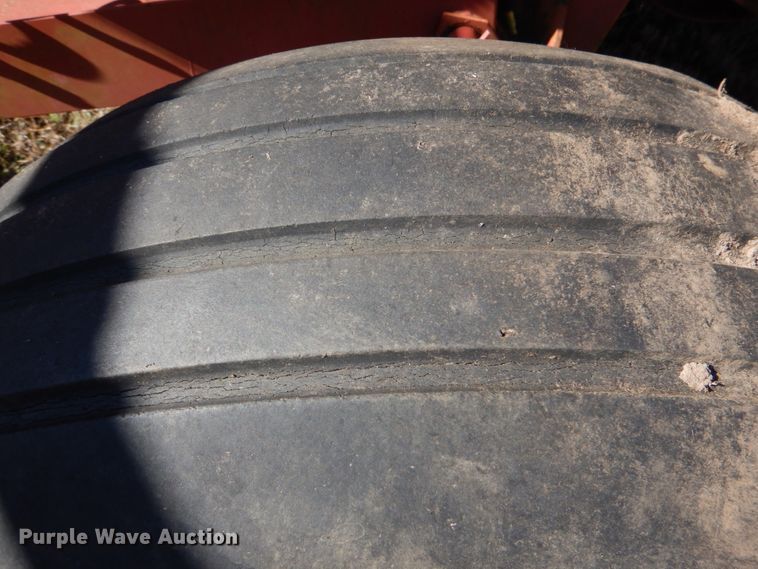 image for item DL6846 1993 New Holland 640  round baler