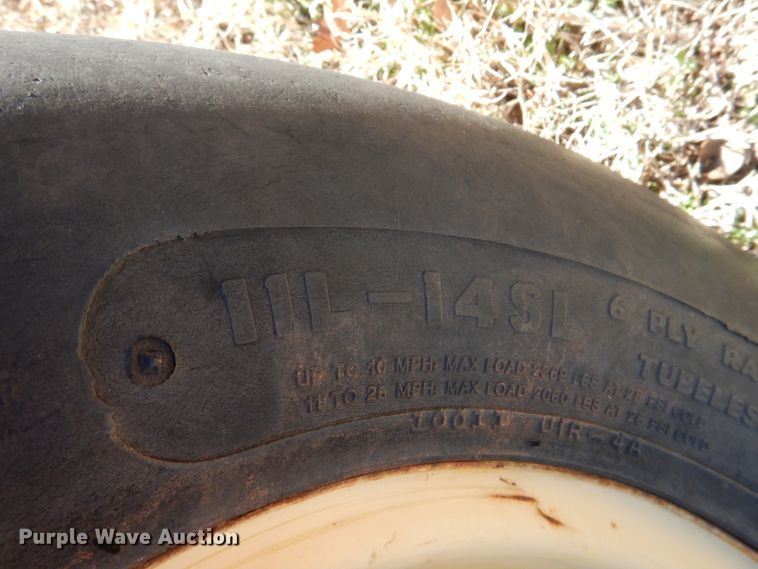 image for item DL6846 1993 New Holland 640  round baler