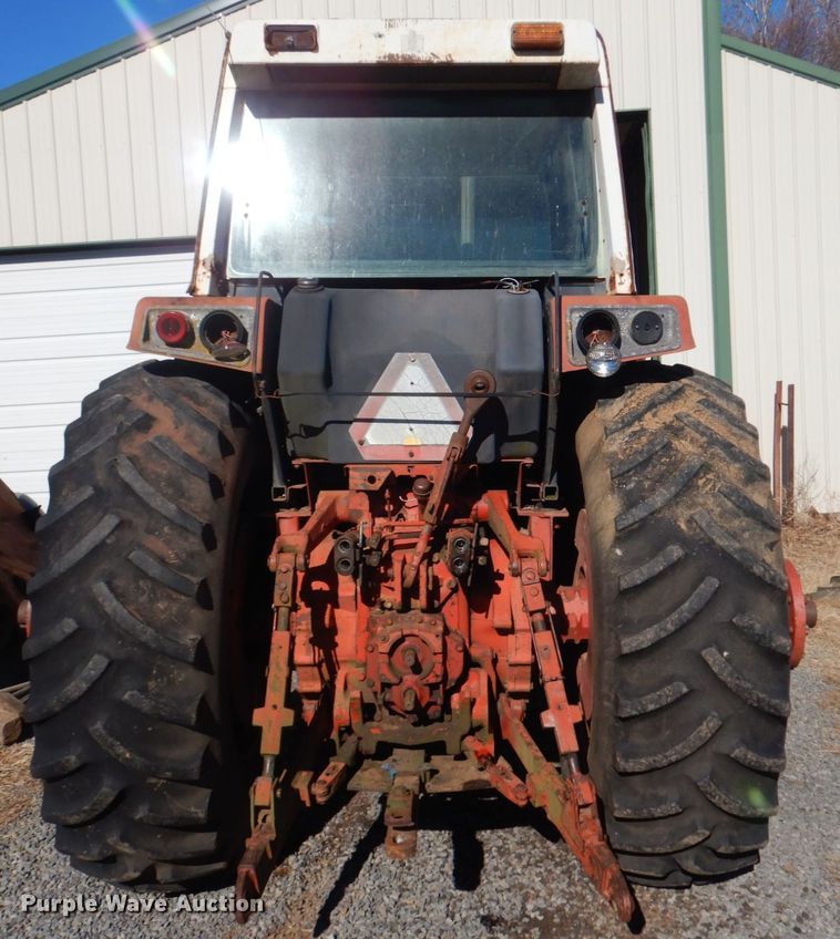 image for item DL6856 International 1586  tractor