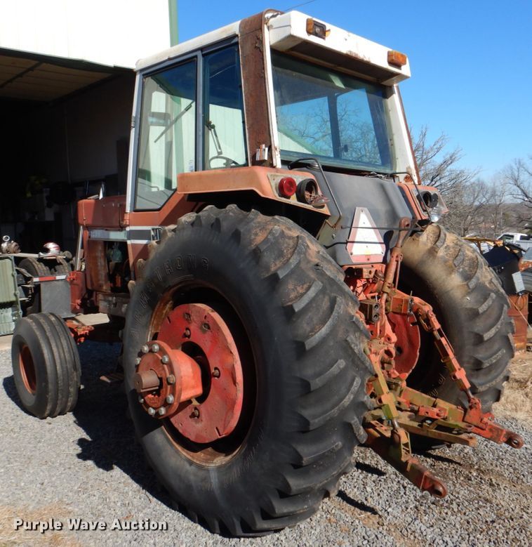 image for item DL6856 International 1586  tractor