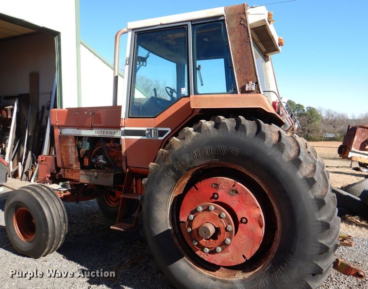 image for item DL6856 International 1586  tractor