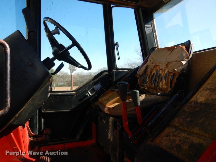 image for item DL6856 International 1586  tractor