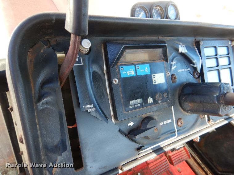 image for item DL6856 International 1586  tractor