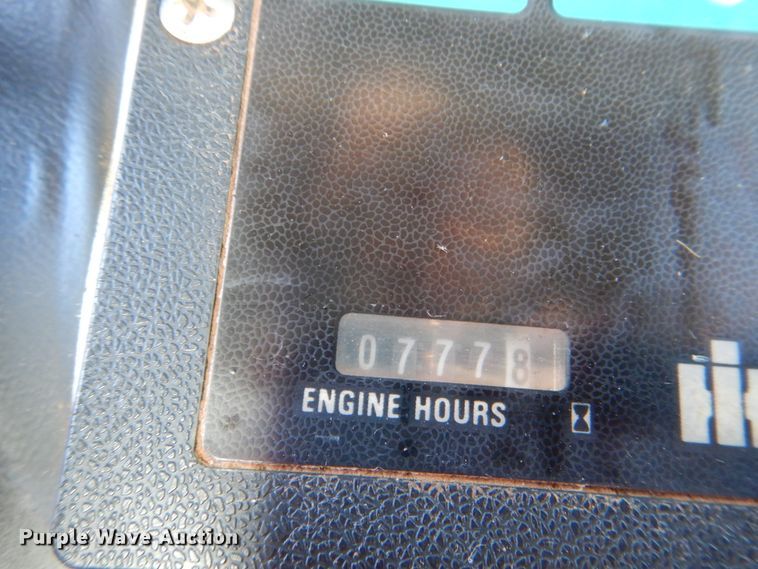 image for item DL6856 International 1586  tractor