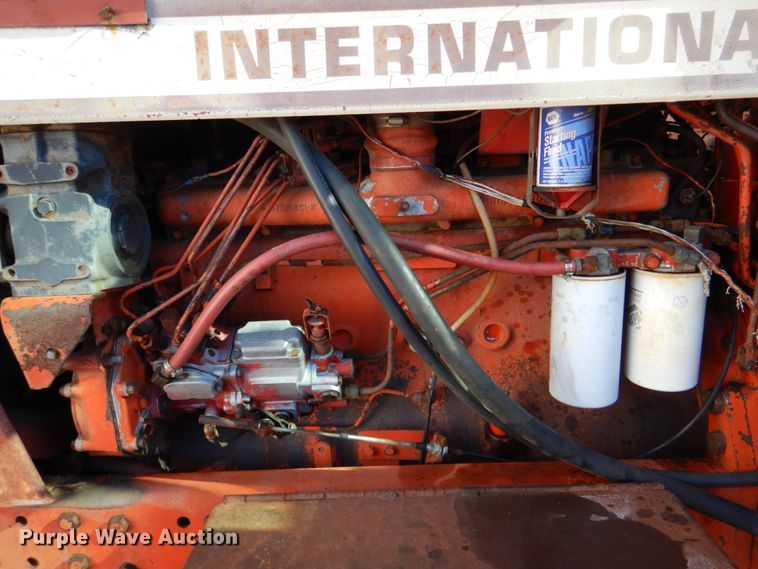 image for item DL6856 International 1586  tractor