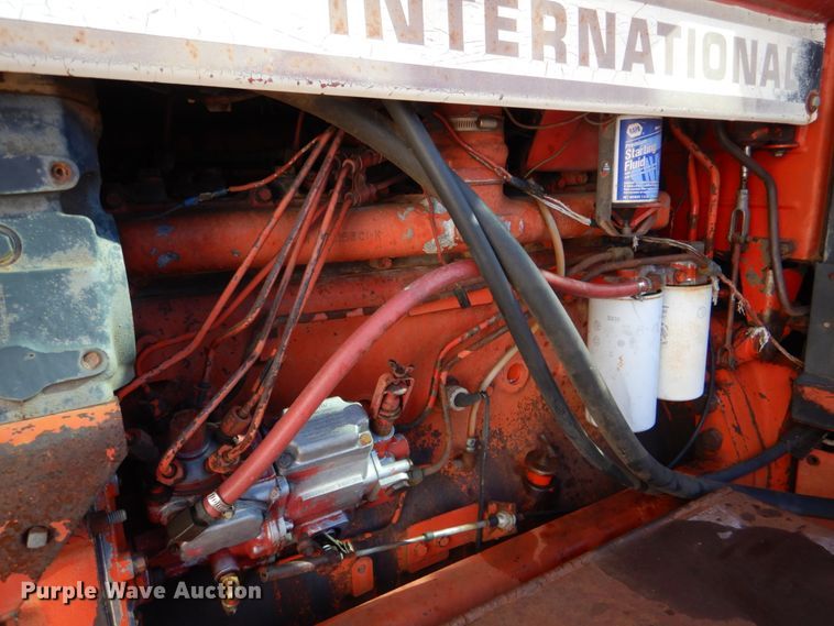 image for item DL6856 International 1586  tractor