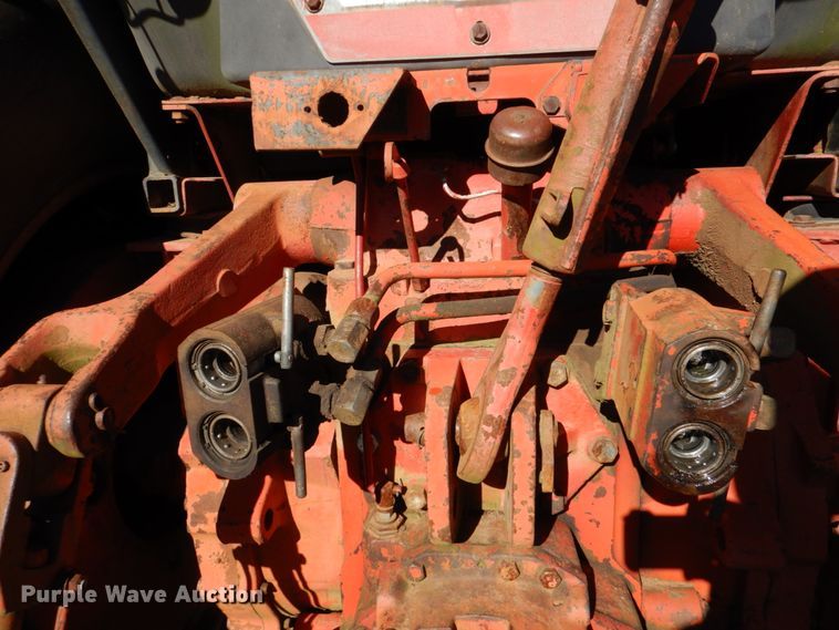 image for item DL6856 International 1586  tractor