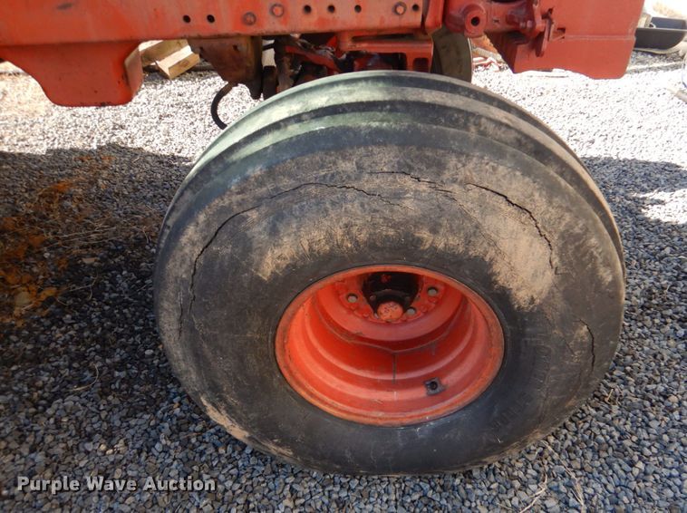 image for item DL6856 International 1586  tractor