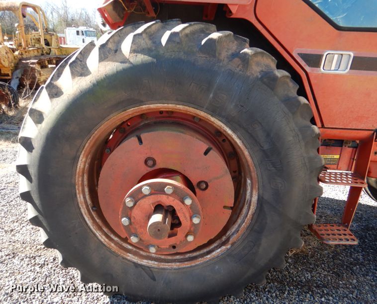 image for item DL6856 International 1586  tractor