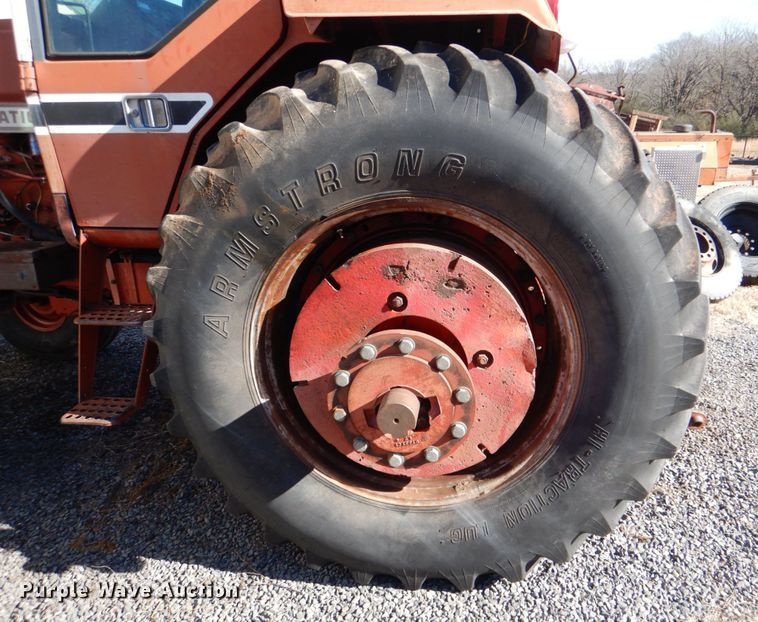 image for item DL6856 International 1586  tractor