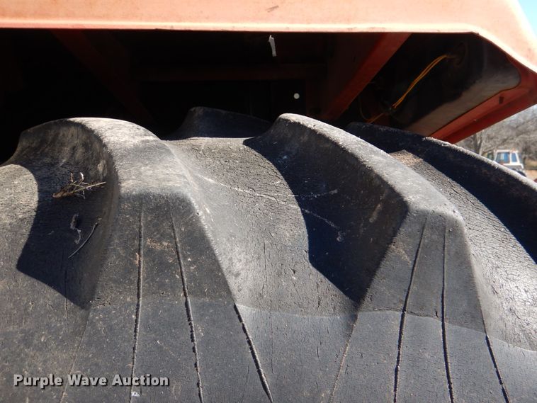 image for item DL6856 International 1586  tractor