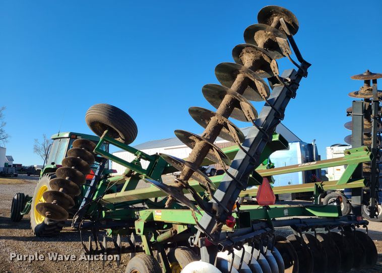 image for item GB9163 John Deere 630  tandem off-set disk