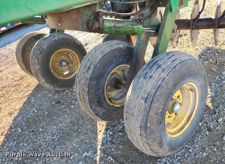 image for item GB9163 John Deere 630  tandem off-set disk
