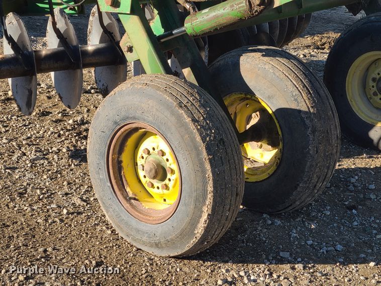 image for item GB9163 John Deere 630  tandem off-set disk