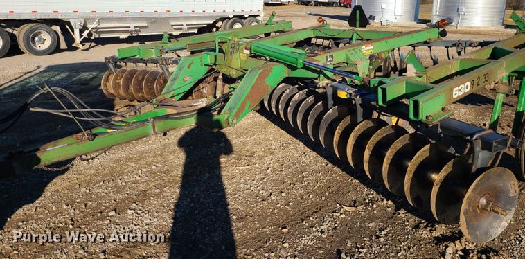 image for item GB9163 John Deere 630  tandem off-set disk