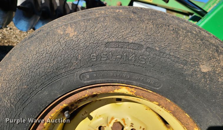 image for item GB9163 John Deere 630  tandem off-set disk