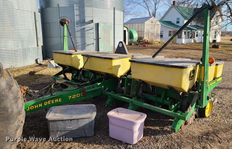 image for item GB9172 John Deere 7200 Max Emerge II  no-till planter