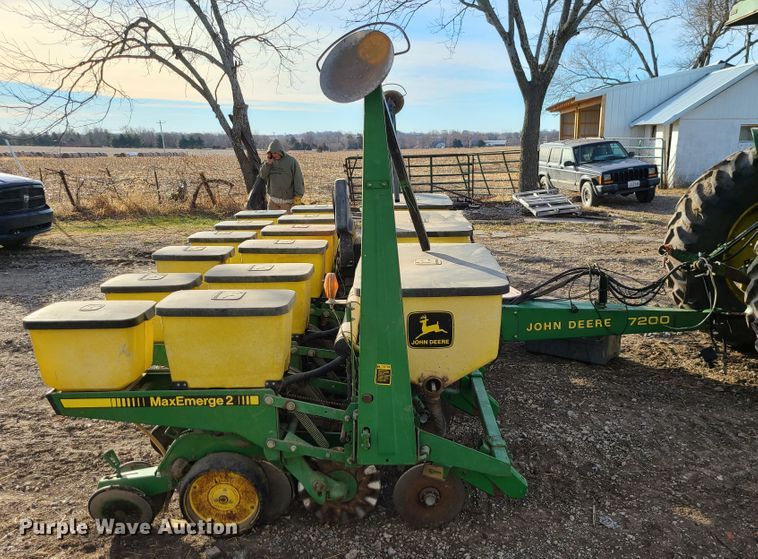 image for item GB9172 John Deere 7200 Max Emerge II  no-till planter