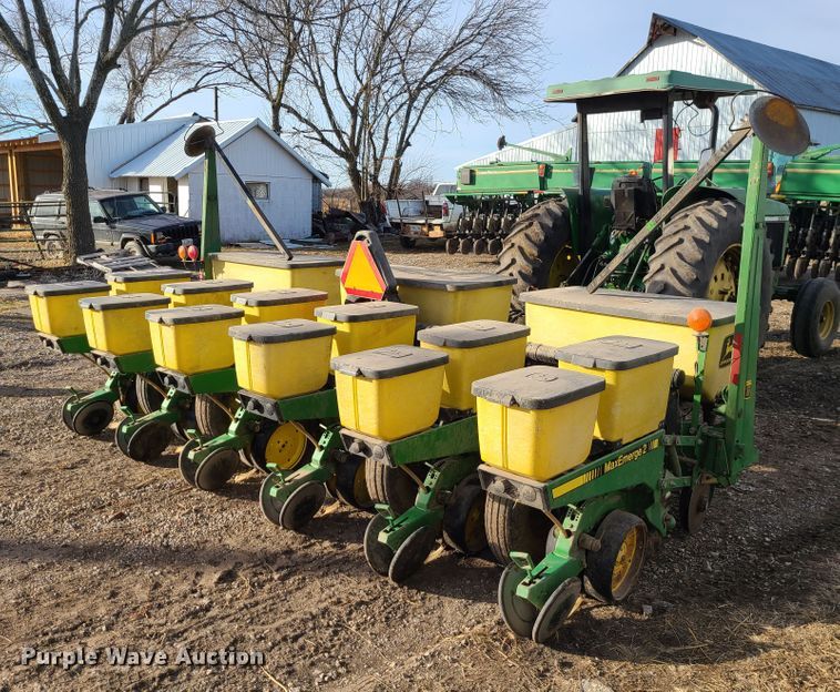 image for item GB9172 John Deere 7200 Max Emerge II  no-till planter