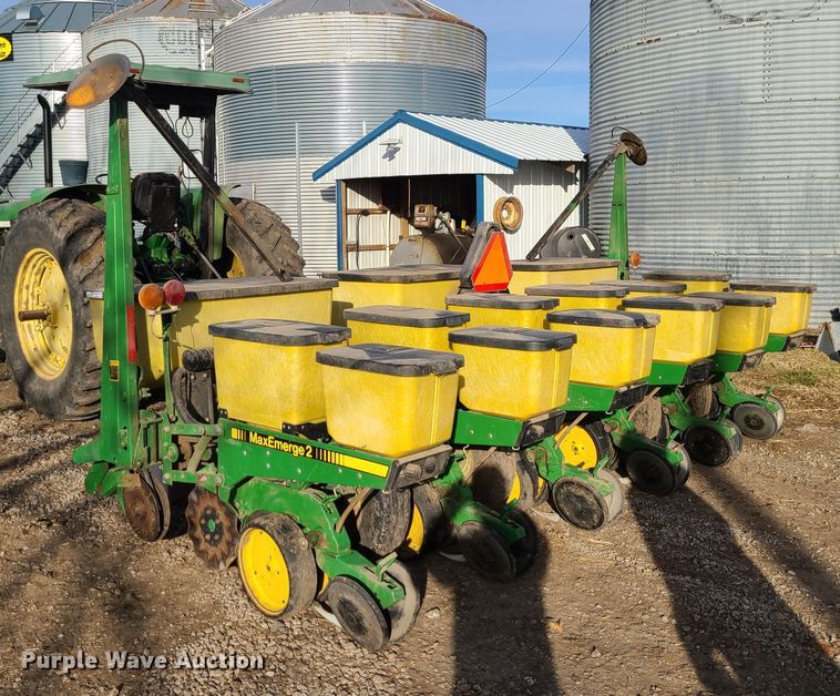 image for item GB9172 John Deere 7200 Max Emerge II  no-till planter