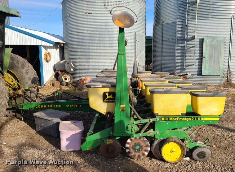 image for item GB9172 John Deere 7200 Max Emerge II  no-till planter