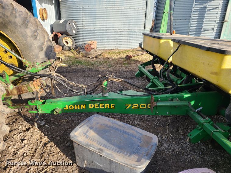 image for item GB9172 John Deere 7200 Max Emerge II  no-till planter
