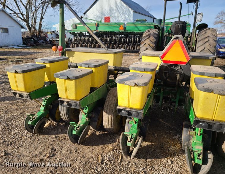image for item GB9172 John Deere 7200 Max Emerge II  no-till planter