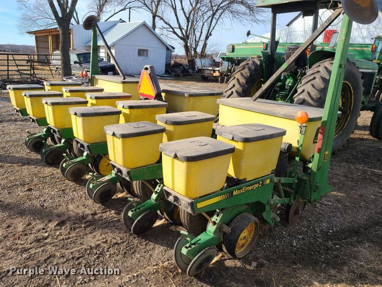image for item GB9172 John Deere 7200 Max Emerge II  no-till planter