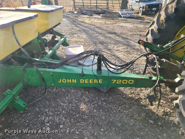 image for item GB9172 John Deere 7200 Max Emerge II  no-till planter