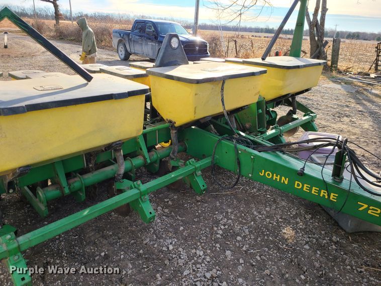 image for item GB9172 John Deere 7200 Max Emerge II  no-till planter