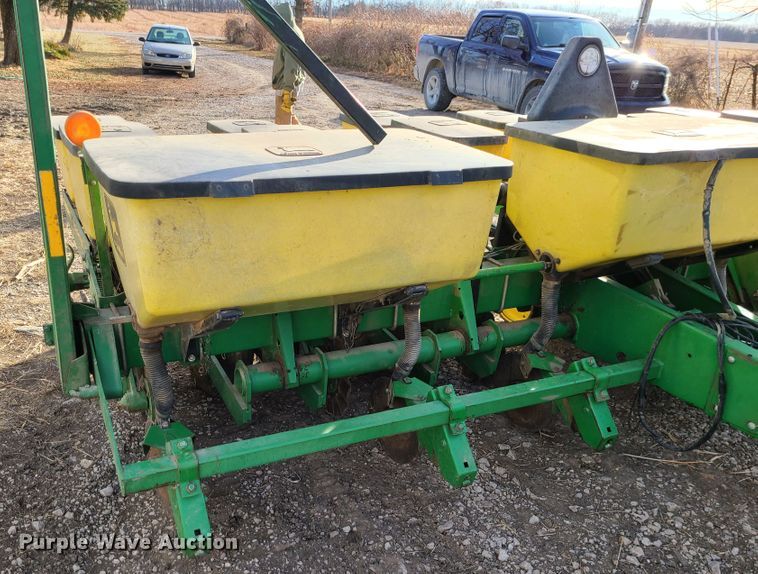 image for item GB9172 John Deere 7200 Max Emerge II  no-till planter