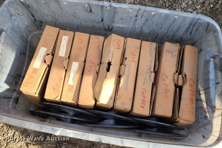 image for item GB9172 John Deere 7200 Max Emerge II  no-till planter