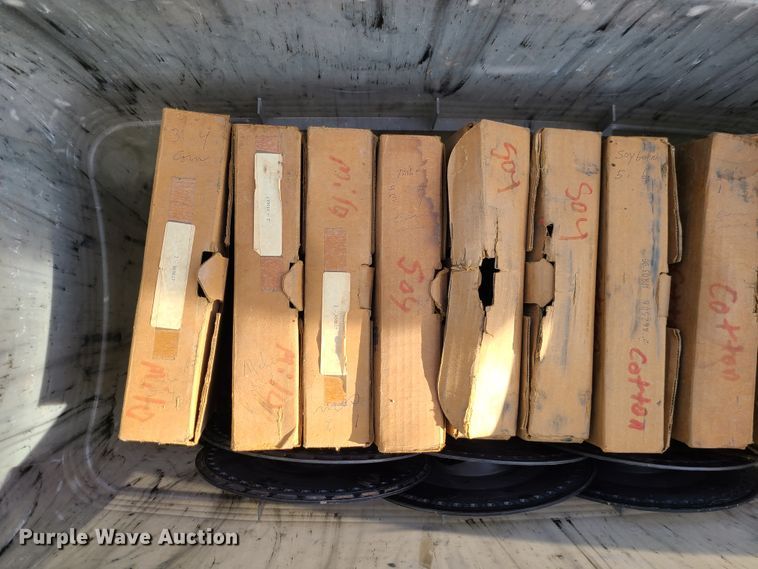 image for item GB9172 John Deere 7200 Max Emerge II  no-till planter