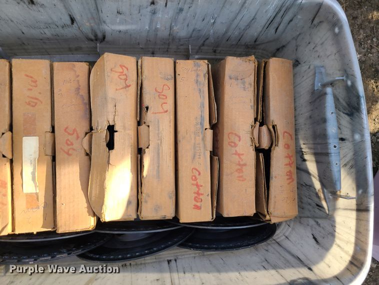 image for item GB9172 John Deere 7200 Max Emerge II  no-till planter