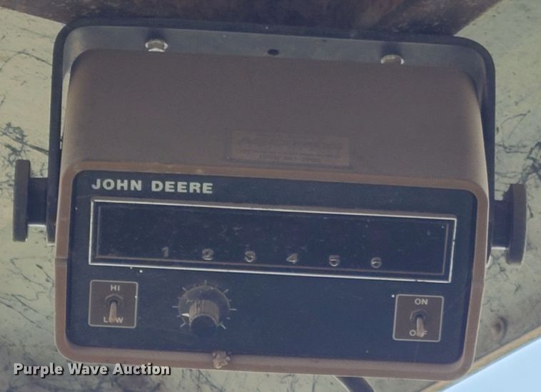 image for item GB9172 John Deere 7200 Max Emerge II  no-till planter