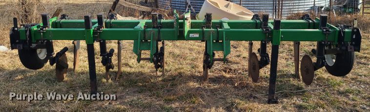 image for item GB9174 Unverferth Zone builder  in-line ripper