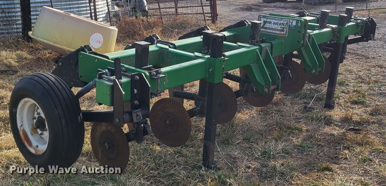 image for item GB9174 Unverferth Zone builder  in-line ripper