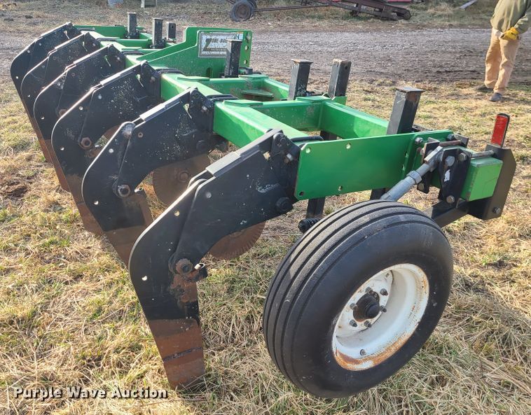 image for item GB9174 Unverferth Zone builder  in-line ripper