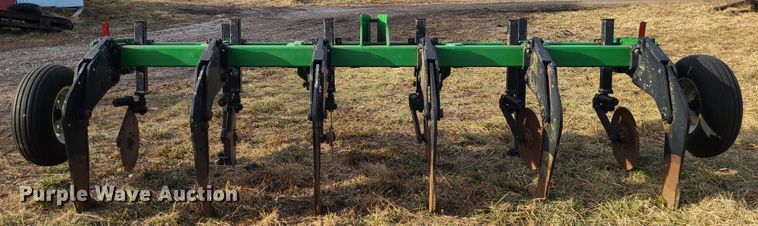 image for item GB9174 Unverferth Zone builder  in-line ripper