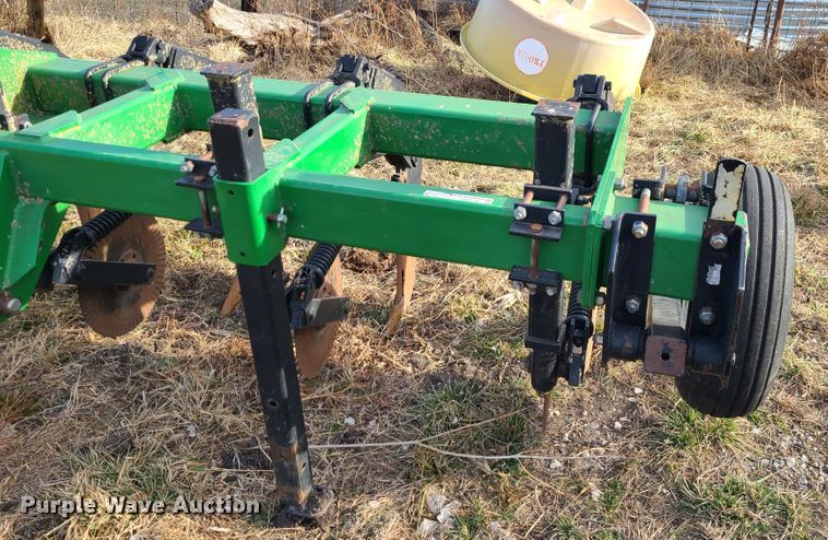 image for item GB9174 Unverferth Zone builder  in-line ripper