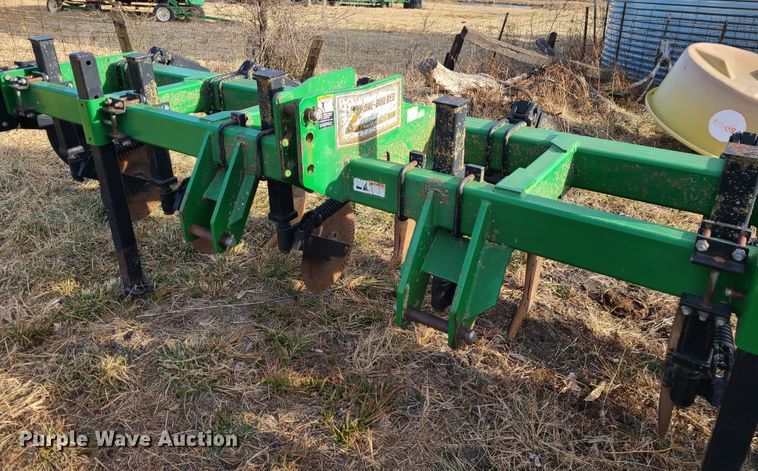 image for item GB9174 Unverferth Zone builder  in-line ripper