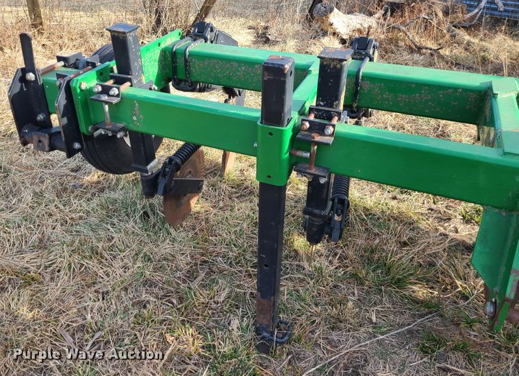 image for item GB9174 Unverferth Zone builder  in-line ripper