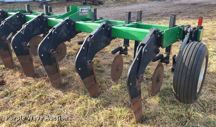 image for item GB9174 Unverferth Zone builder  in-line ripper