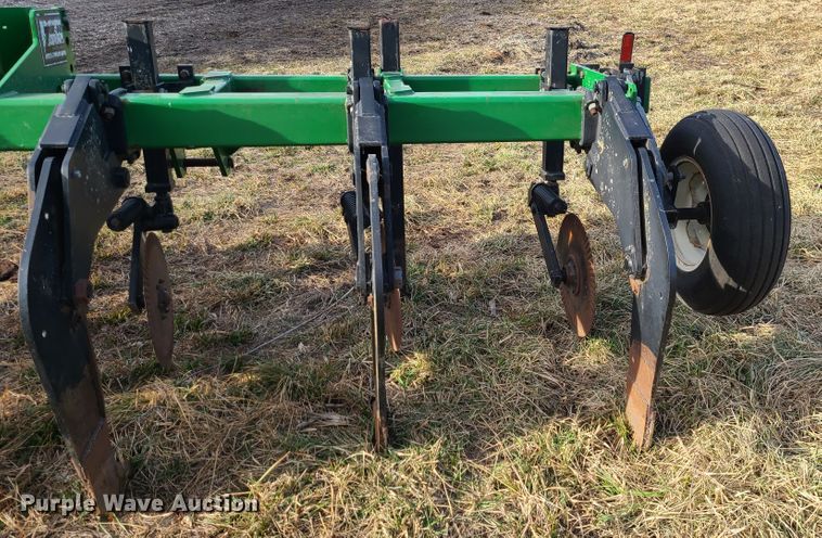 image for item GB9174 Unverferth Zone builder  in-line ripper