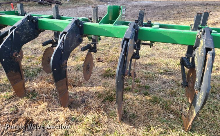 image for item GB9174 Unverferth Zone builder  in-line ripper